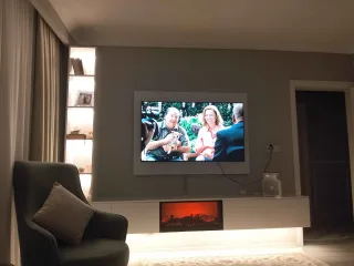 b** G.