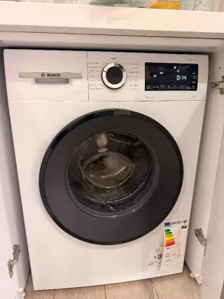 Y******