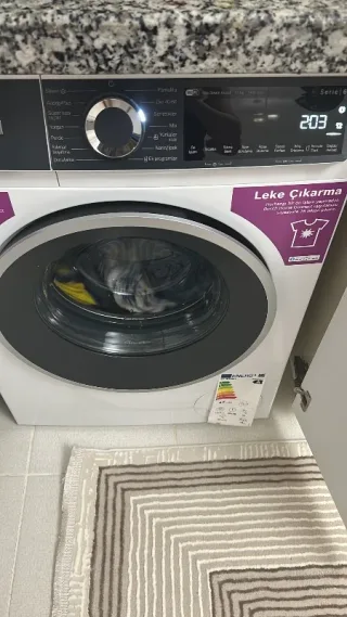 D****