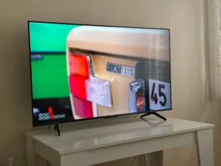 M****